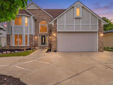 36832 Melbourne Drive, Sterling Heights, MI 48312