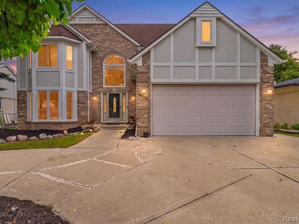 36832 Melbourne Drive, Sterling Heights, MI 48312