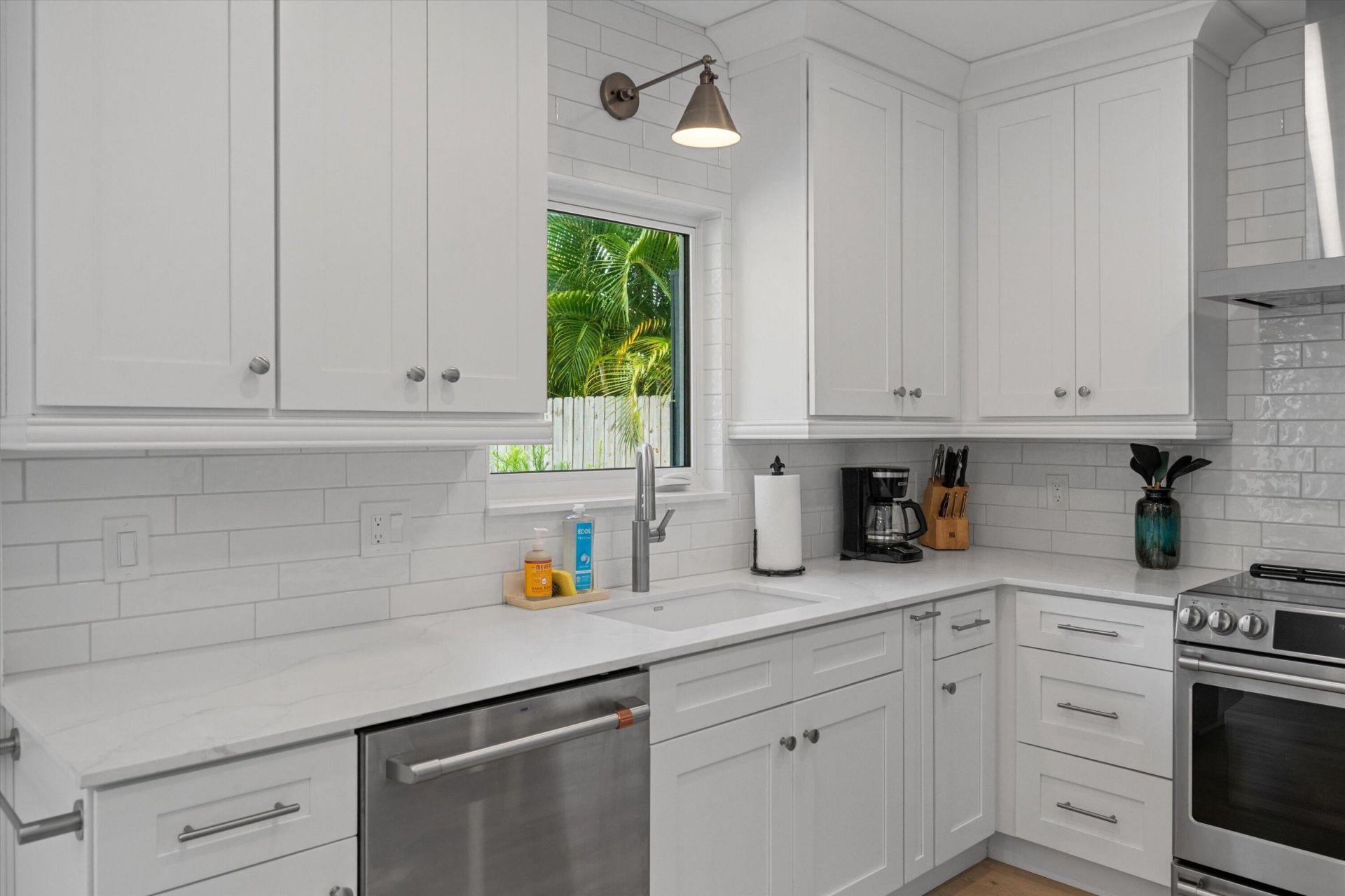 611 N Palmway, Lake Worth Beach, FL 33460 Photo