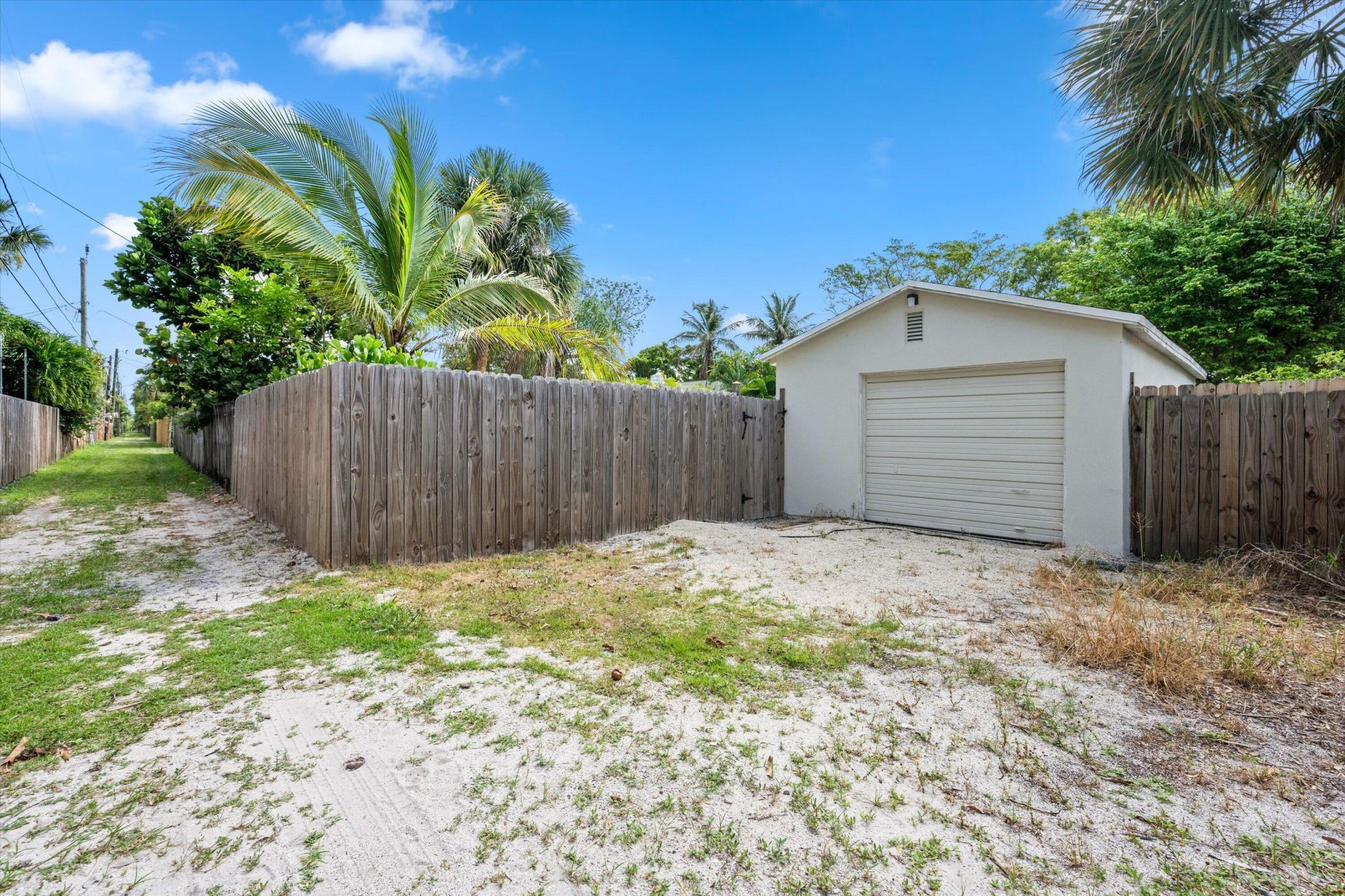 611 N Palmway, Lake Worth Beach, FL 33460 Photo