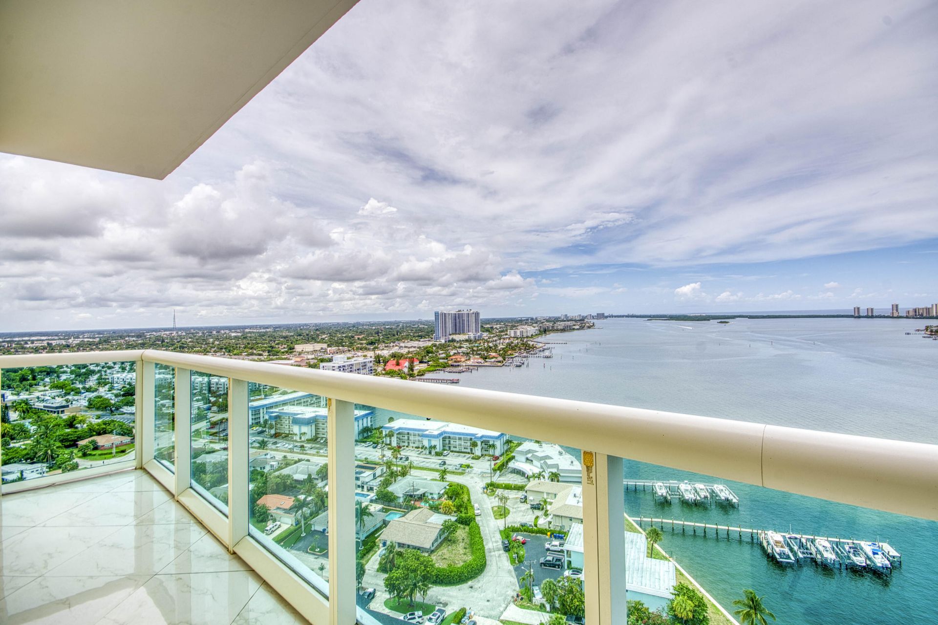 2650 Lake Shore Drive, Unit 2303, Riviera Beach, FL 33404 Photo