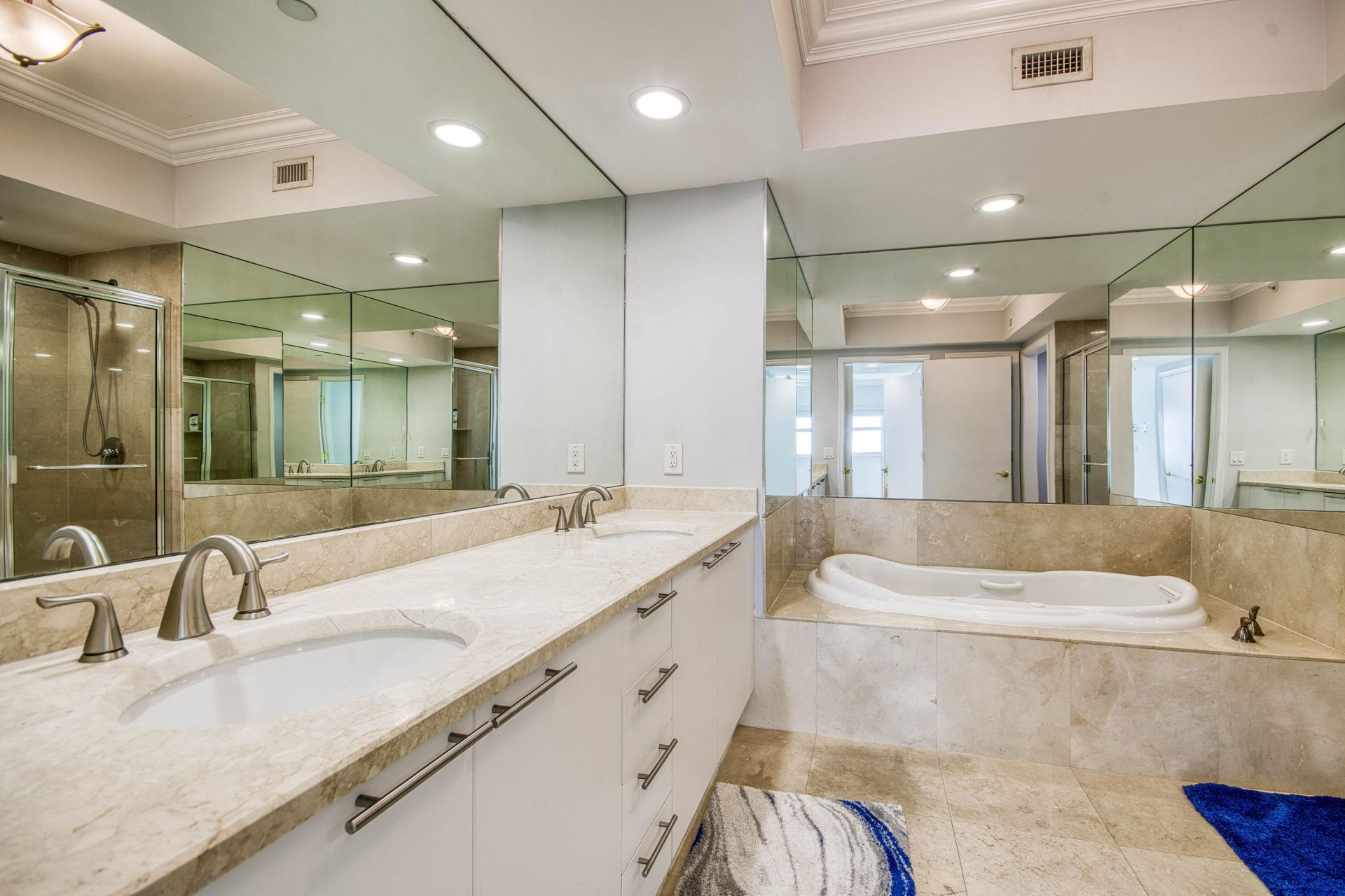 2650 Lake Shore Drive, Unit 2303, Riviera Beach, FL 33404 Photo