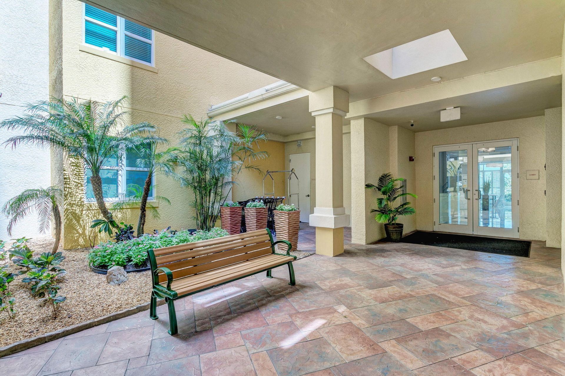 2650 Lake Shore Drive, Unit 2303, Riviera Beach, FL 33404 Photo