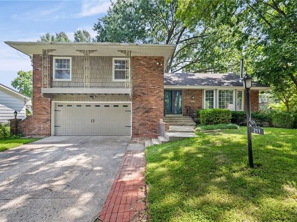 211 W 110TH Street, Kansas City, MO 64114