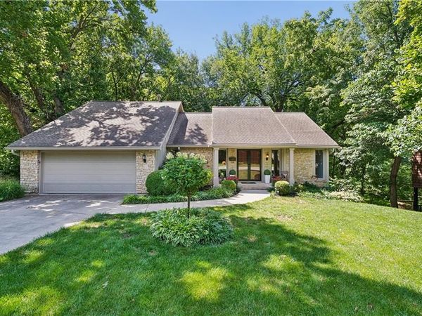 10211 Broadmoor Street, Overland Park, KS 66212