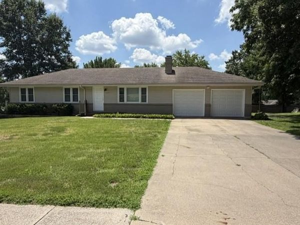 10201 W 69th Street, Shawnee, KS 66203