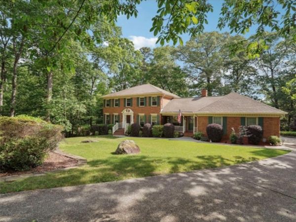 5027 Castlewood Drive SW, Lilburn, GA 30047