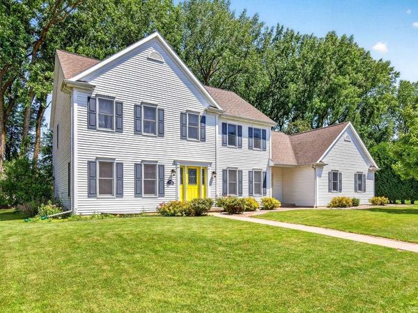 2415 MAPLE GROVE DRIVE, Neenah, WI 54956