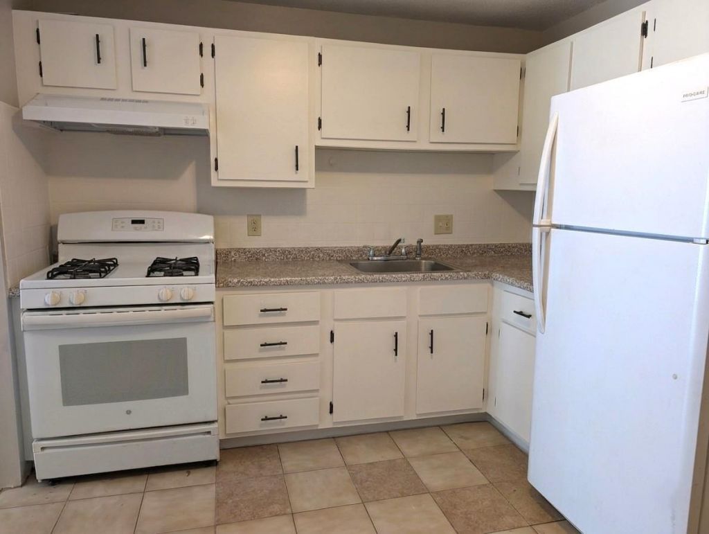 134 Mammoth Road, Unit 21, Hooksett, NH 03106 Main Photo