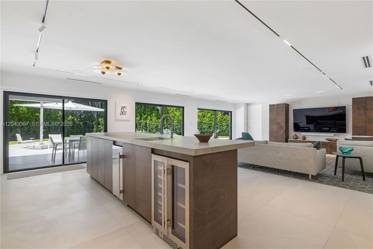 7180 E Lago Dr, Coral Gables, FL 33143 Photo