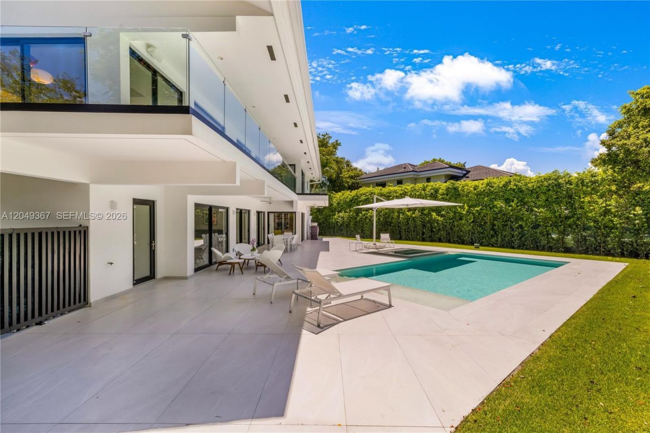 7180 E Lago Dr, Coral Gables, FL 33143 Photo