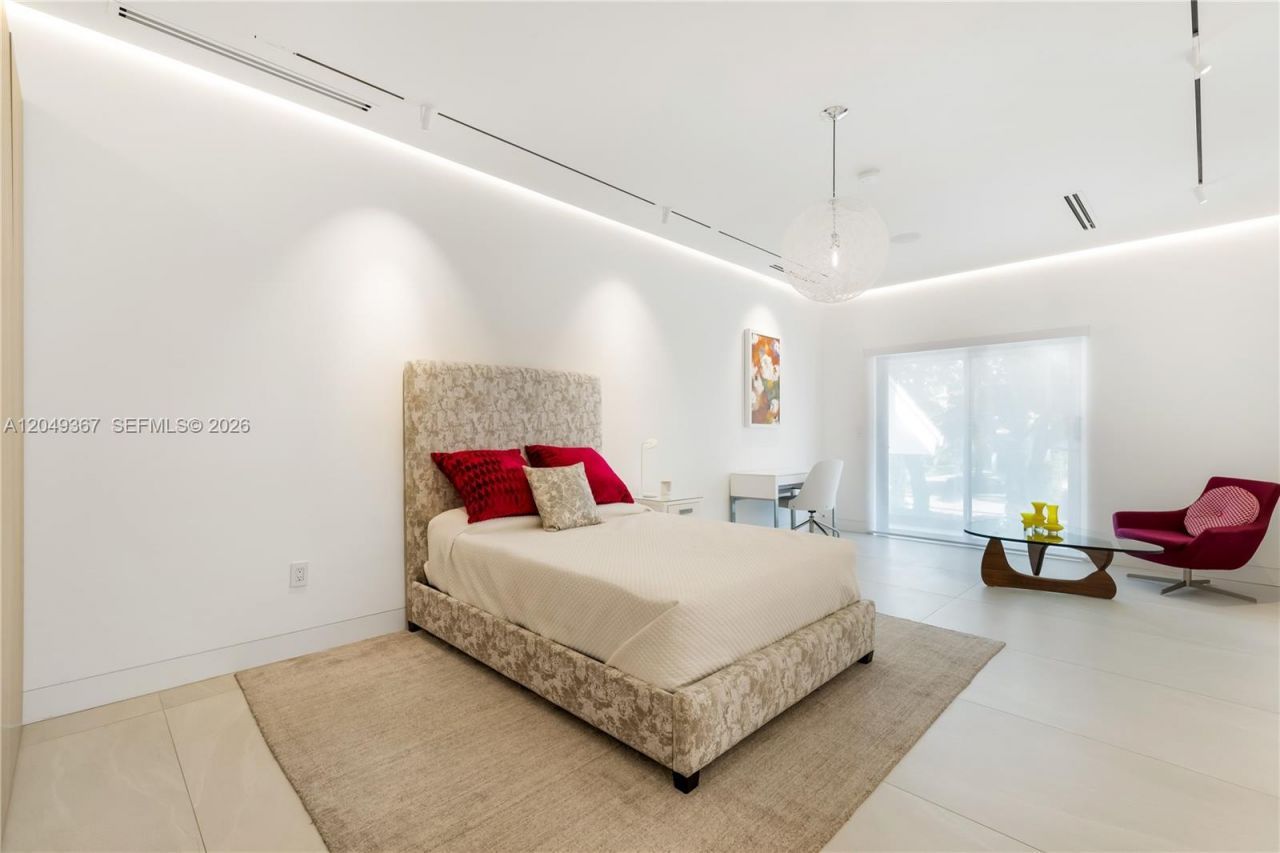 7180 E Lago Dr, Coral Gables, FL 33143 Photo