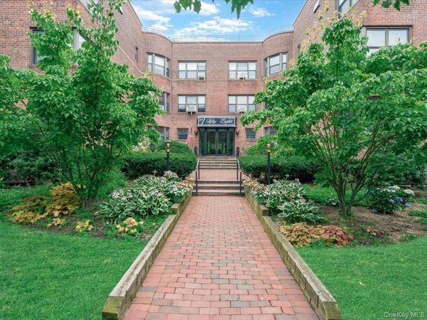 58 Grace Avenue , Unit 1D, Great Neck, NY 11021