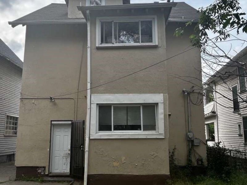 10824 Bryant Avenue, Cleveland, OH 44108 Photo 2