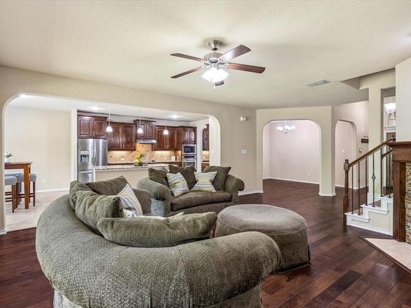 8 Duskview Lane, Edgecliff Village, TX 76134