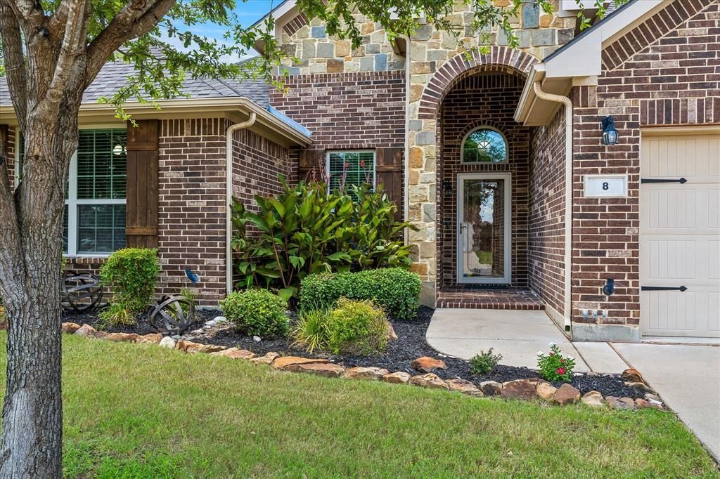 8 Duskview Lane, Edgecliff Village, TX 76134 Main Photo