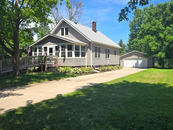 704 Broadway Street , Cleveland, MN 56017