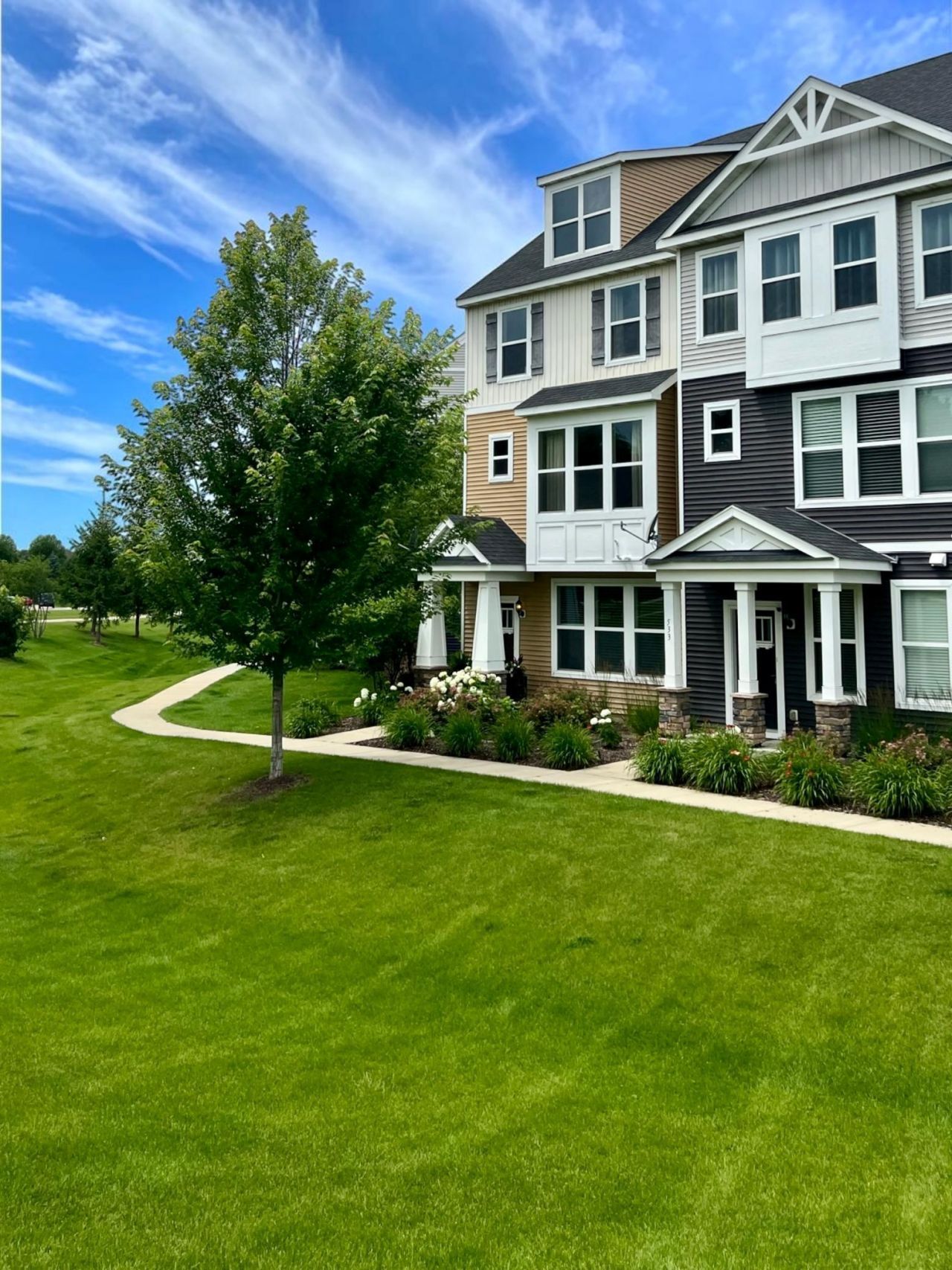 537 Satori Way, Chaska, MN 55318