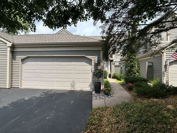 398 White Oak Lane , Lake Barrington, IL 60010