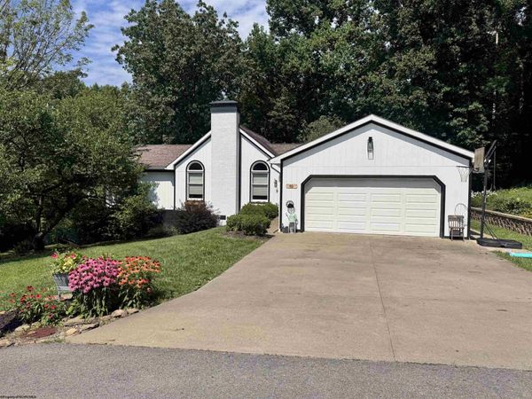 83 Oakridge Drive, Mount Clare, WV 26408