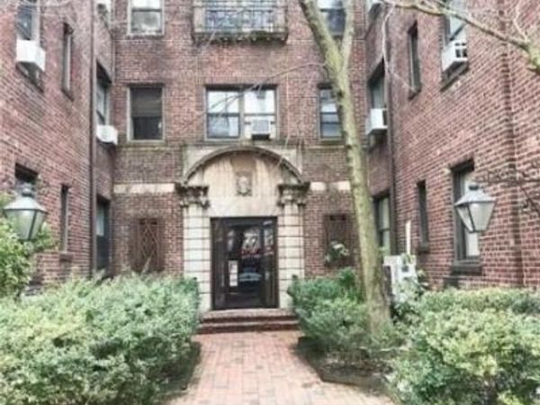 7 Bond Street , Unit 2C, Great Neck, NY 11021