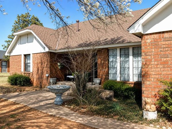 1218 Ridgewood Drive, Lindsay, OK 73052