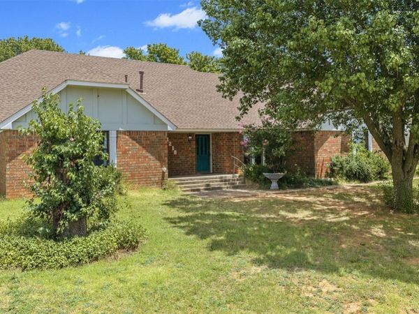 1218 Ridgewood Drive, Lindsay, OK 73052