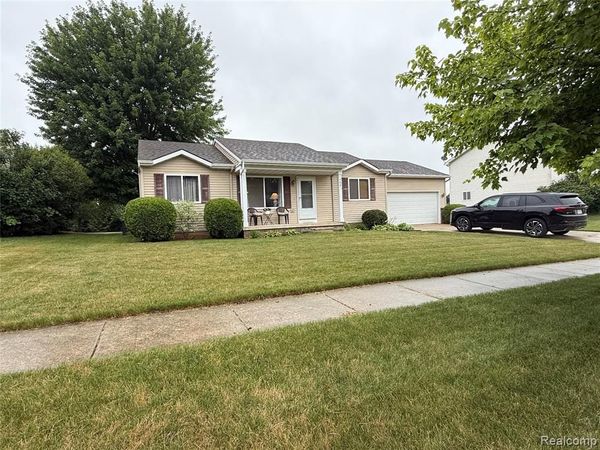 488 Windy Bluff, Flushing, MI 48433