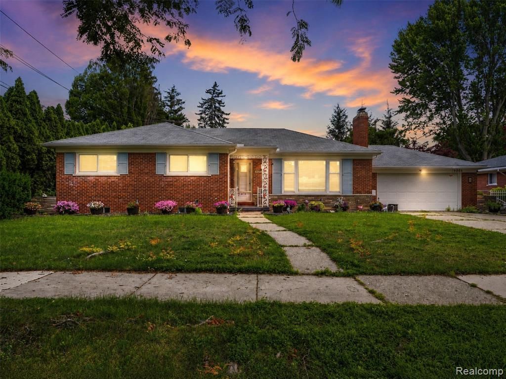 19986 E Doyle Place, Grosse Pointe Woods, MI 48236 Main Photo