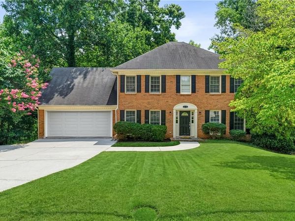 5040 Huntshire Lane SW, Lilburn, GA 30047