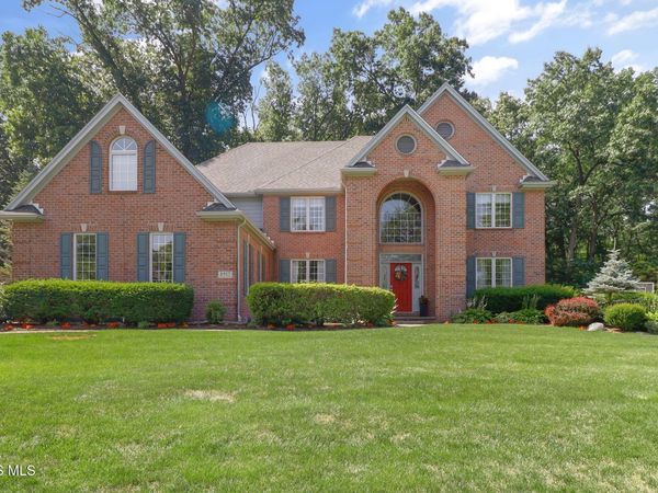 8957 Royal Oak Drive, Holland, OH 43528