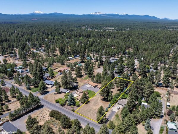 19580 Apache Road, Bend, OR 97702
