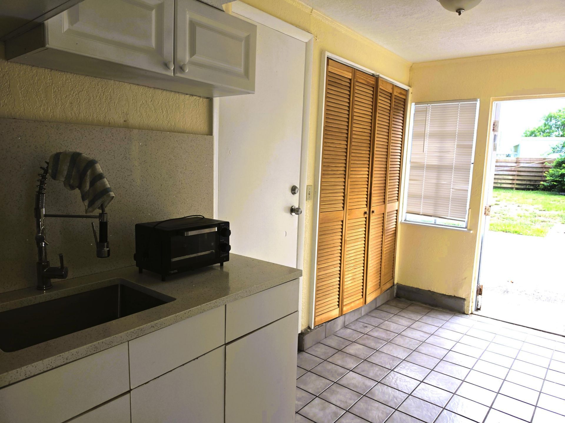 814 Poplar Drive, Unit B, Lake Park, FL 33403 Photo