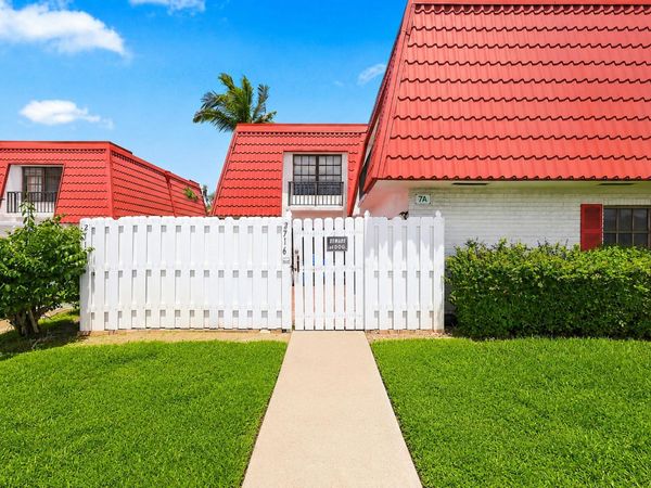 2716 Yale Lane, Boynton Beach, FL 33426