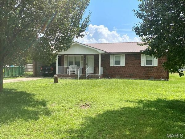 209 Bohannon Street , Sikeston, MO 63801