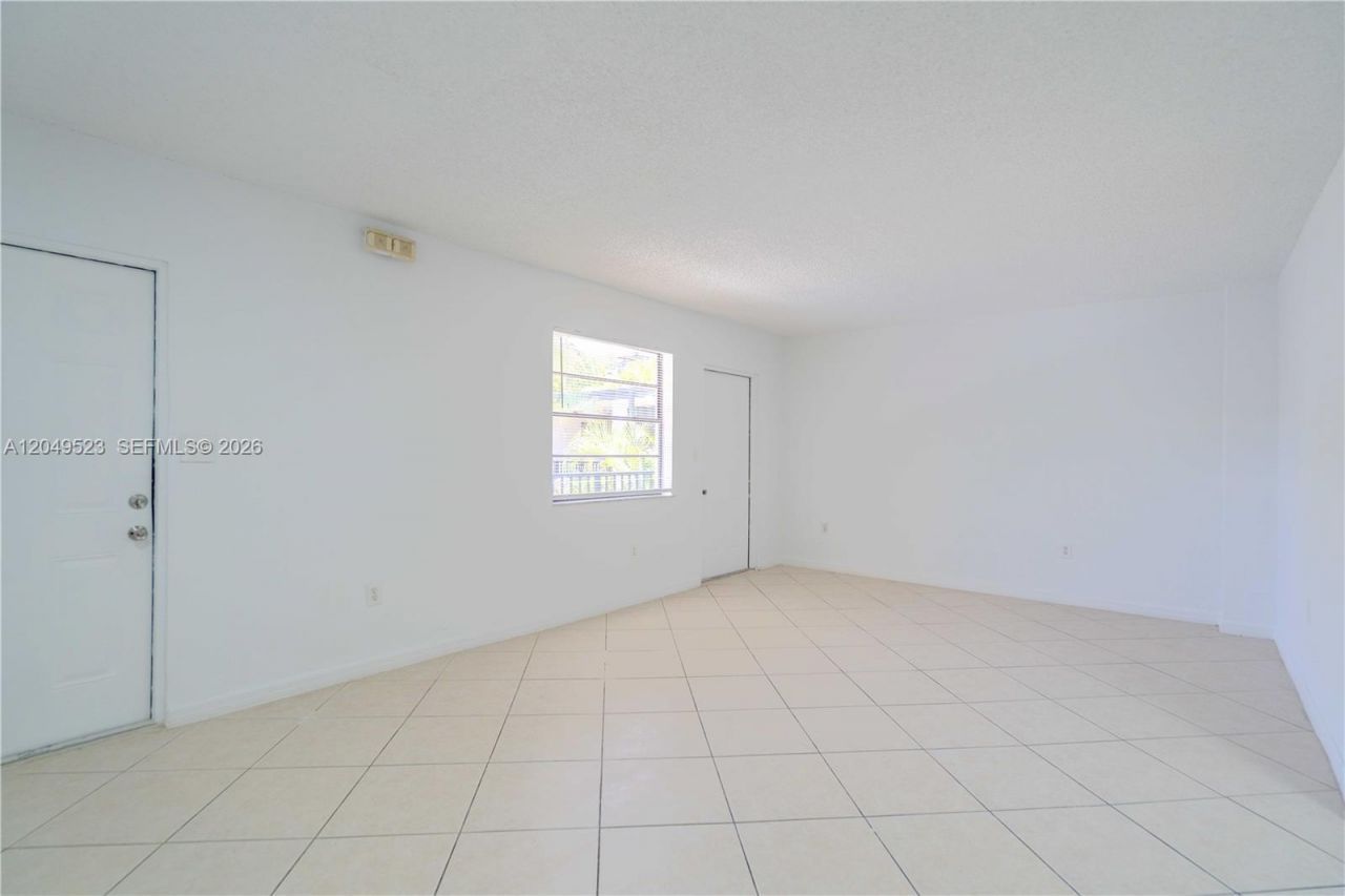 3265 Virginia St , Unit 15, Miami, FL 33133 Photo