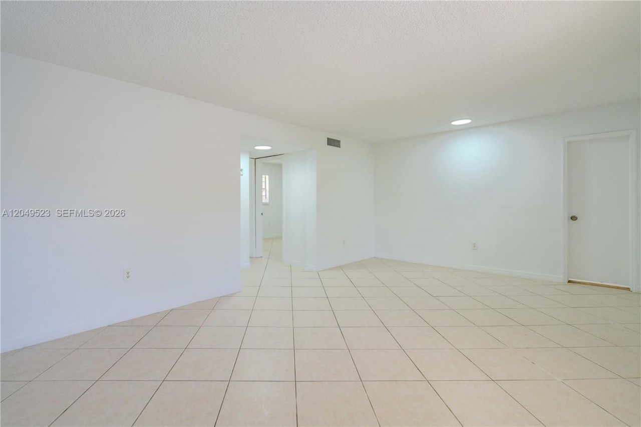 3265 Virginia St , Unit 15, Miami, FL 33133 Photo