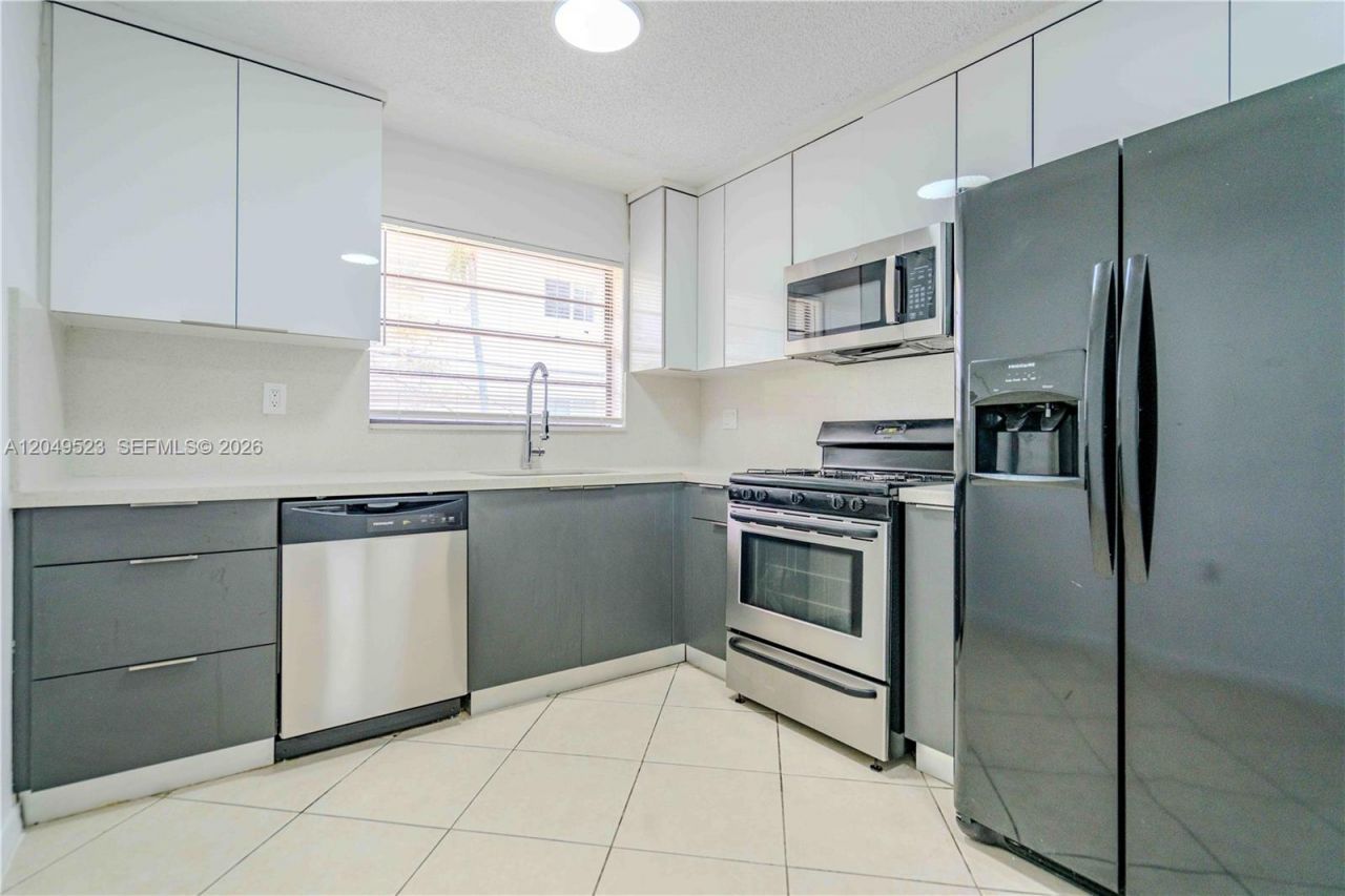 3265 Virginia St , Unit 15, Miami, FL 33133 Photo