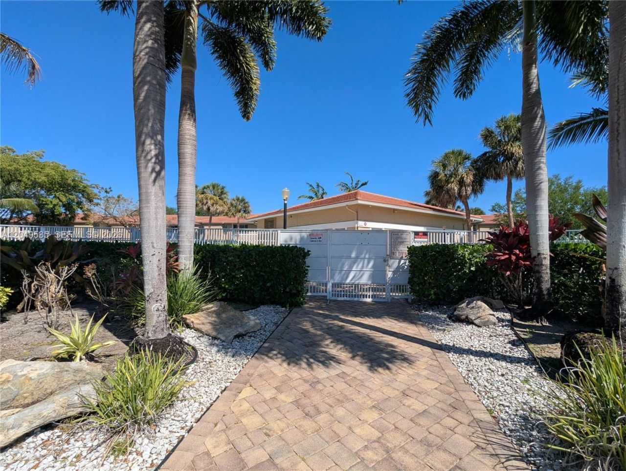 807 Twin Lakes Dr , Unit 32-G, Coral Springs, FL 33071 Photo
