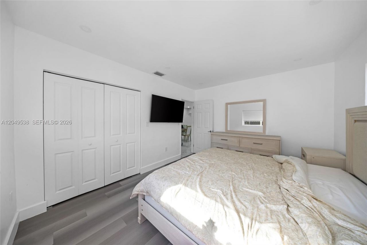 490 W 33rd Pl, Hialeah, FL 33012 Photo