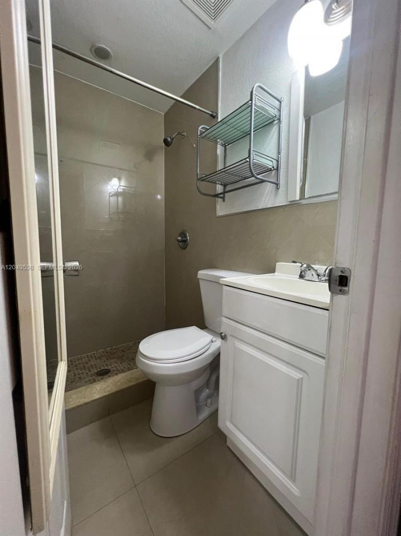 490 W 33rd Pl, Hialeah, FL 33012 Photo