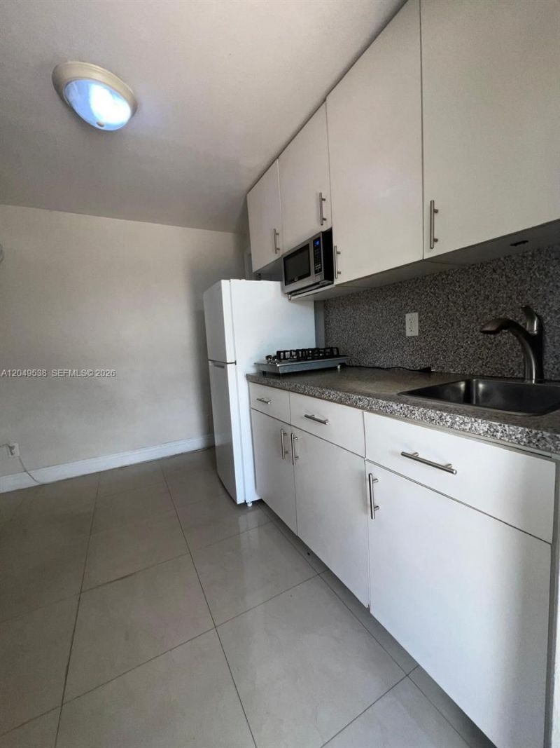 490 W 33rd Pl, Hialeah, FL 33012 Photo