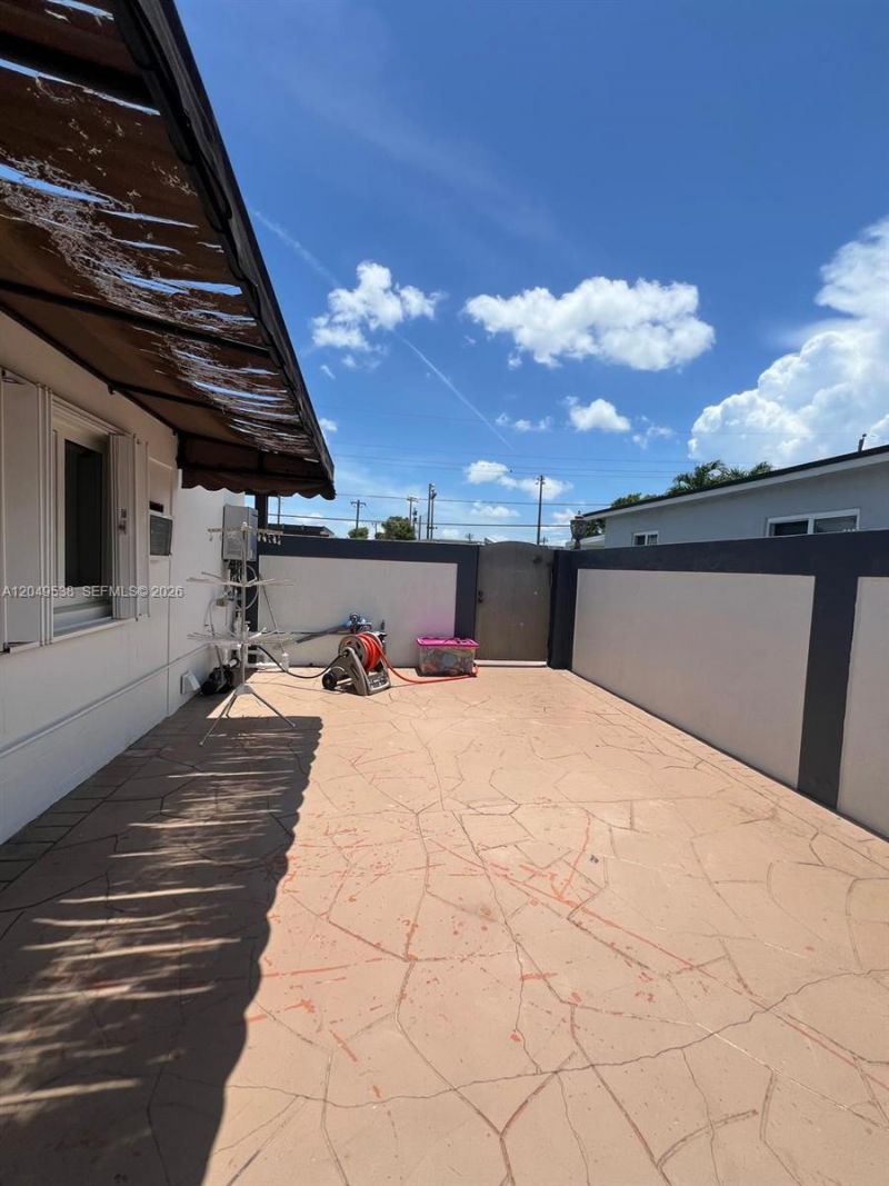 490 W 33rd Pl, Hialeah, FL 33012 Photo