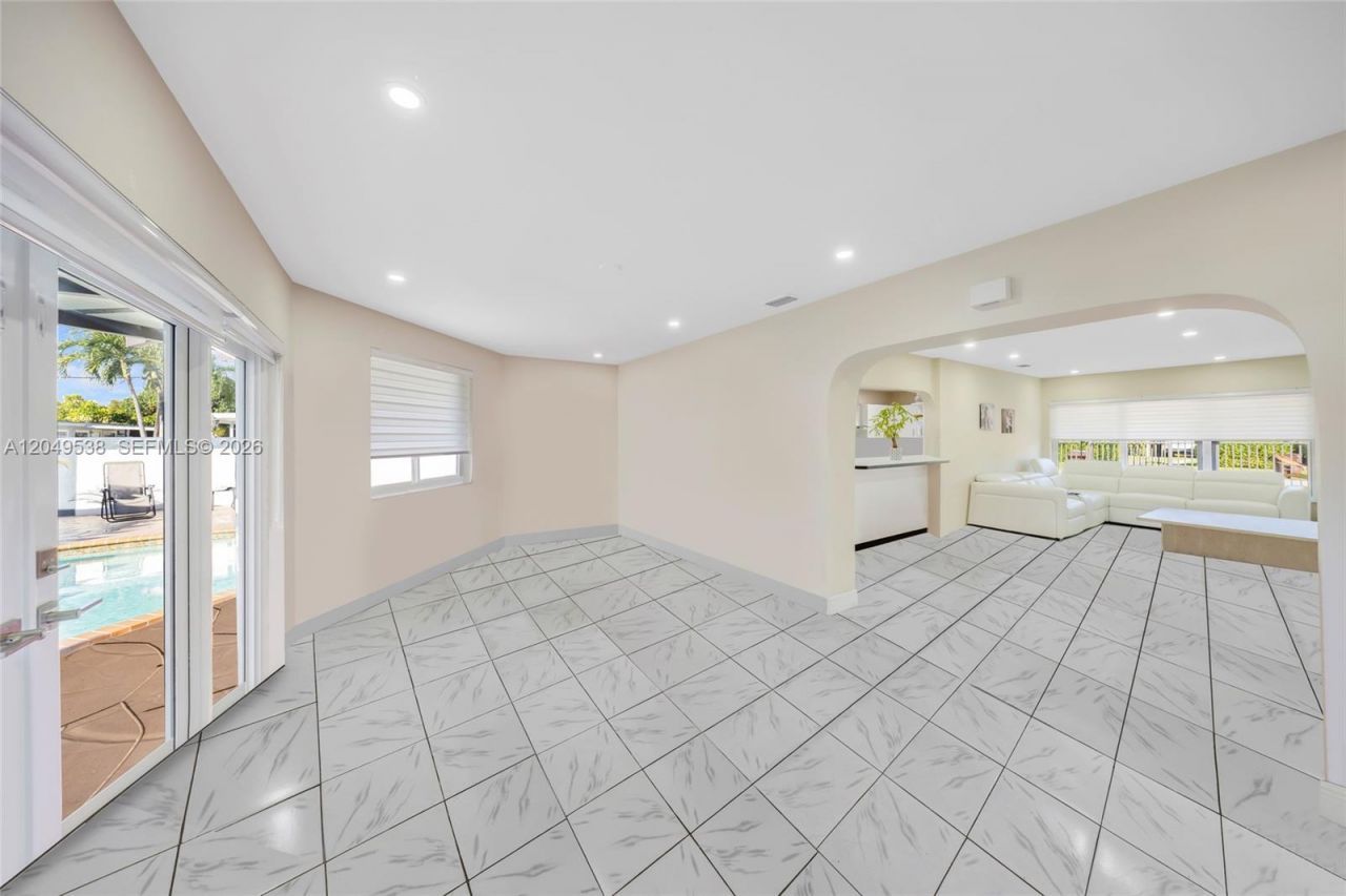 490 W 33rd Pl, Hialeah, FL 33012 Photo