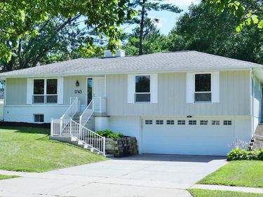 1743 Oakdale Avenue, Lincoln, NE 68506
