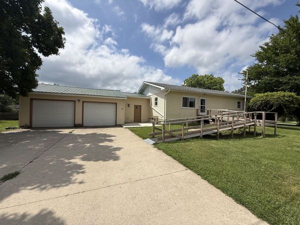 108 Lafayette Street , Magnolia, IL 61336