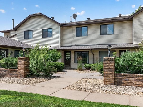 1554 Helmo Avenue N, Oakdale, MN 55128