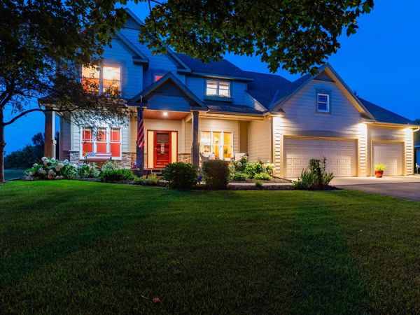 10610 Pinnacle Way, Woodbury, MN 55129