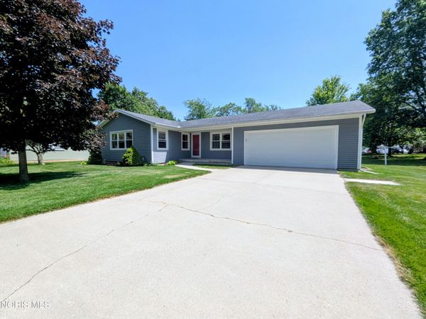 714 E North Street , West Unity, OH 43570