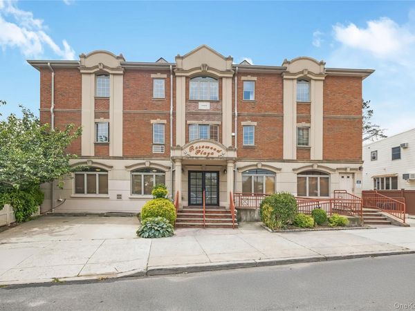 66-06 70th Street, Unit R5, Middle Village, NY 11379